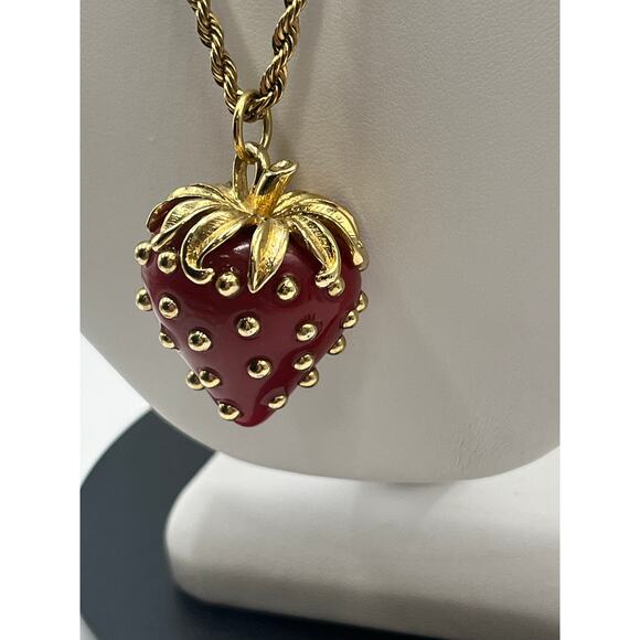 Avon Vintage Gold Tone Rope Chain Red Strawberry Golden Seeds Pendant Necklace - Picture 11 of 13